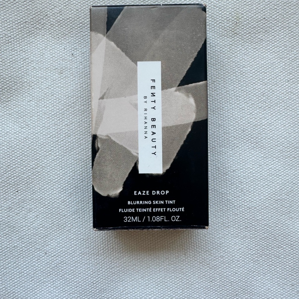 Fenty Beauty Eaze Drop Blurring Skin Tint - Black and Gray
